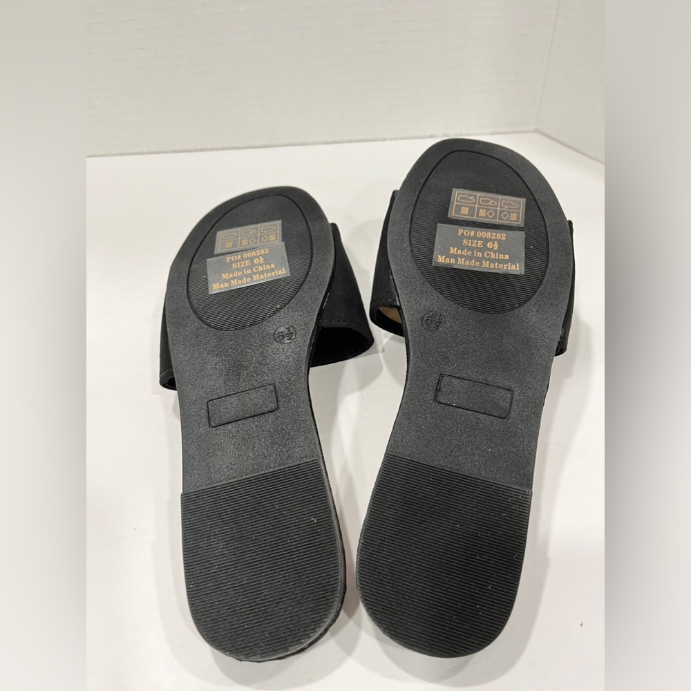 Journee Collection Womens Kolinna Flat Sandals. Size: 6.5. Color: Black - Picture 6 of 7